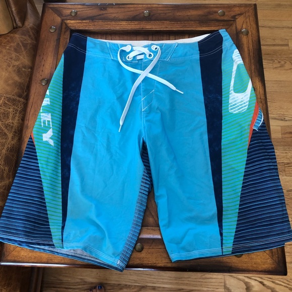 Oakley Board shorts (men’s) - Picture 1 of 3